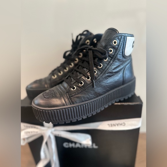 Chanel lace up boots 21k - Picture 3 of 10